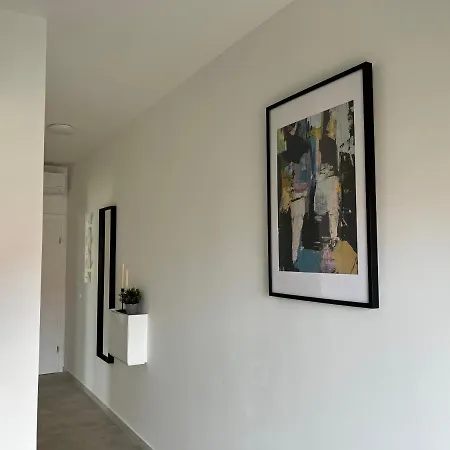 Sun Apartment *